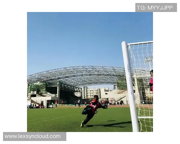 杨娜独家揭秘足球技巧与心得分享助你提升球技的秘诀 杨娜独家揭秘足球技巧与心得分享助你提升球技的秘诀